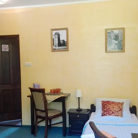 Dworek Bursztynowe Piaski 住宿加早餐酒店