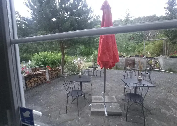 Dworek Bursztynowe Piaski Bed & Breakfast 4*