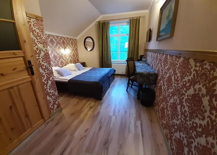 Dworek Bursztynowe Piaski Bed & Breakfast 4*